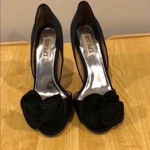 Badgley Mischka gorgeous satin heels size 8